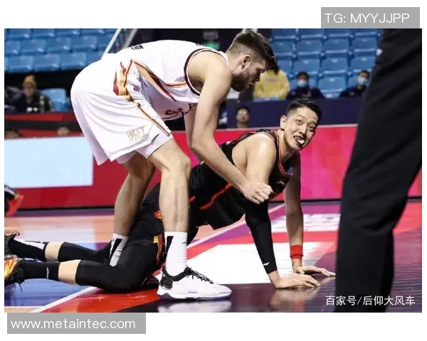 深圳篮球队与成都篮球队赛后复盘:速度对决的精彩瞬间与战术分析 深圳篮球队与成都篮球队赛后复盘:速度对决的精彩瞬间与战术分析