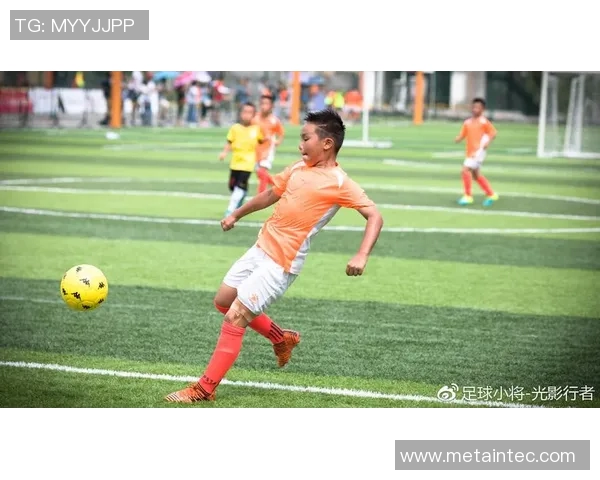 南京足球队以81分领跑邀请赛积分榜展现强劲实力